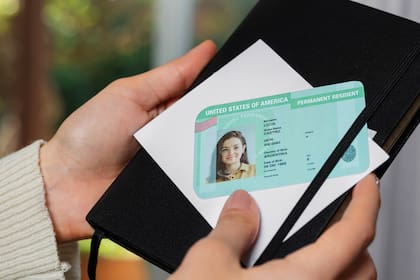 La solicitud de residencia, en la mayoría de los casos, deberá completarse en un consulado de EE.UU. en el extranjero
