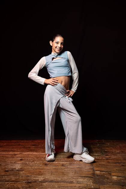 Lara toma clases de danza y sueña con ser bailarina