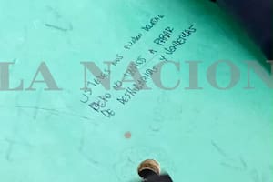 “No vamos a parar de desnudarlas y venderlas”: el mensaje en un banco tras el escándalo por las fotos de alumnas