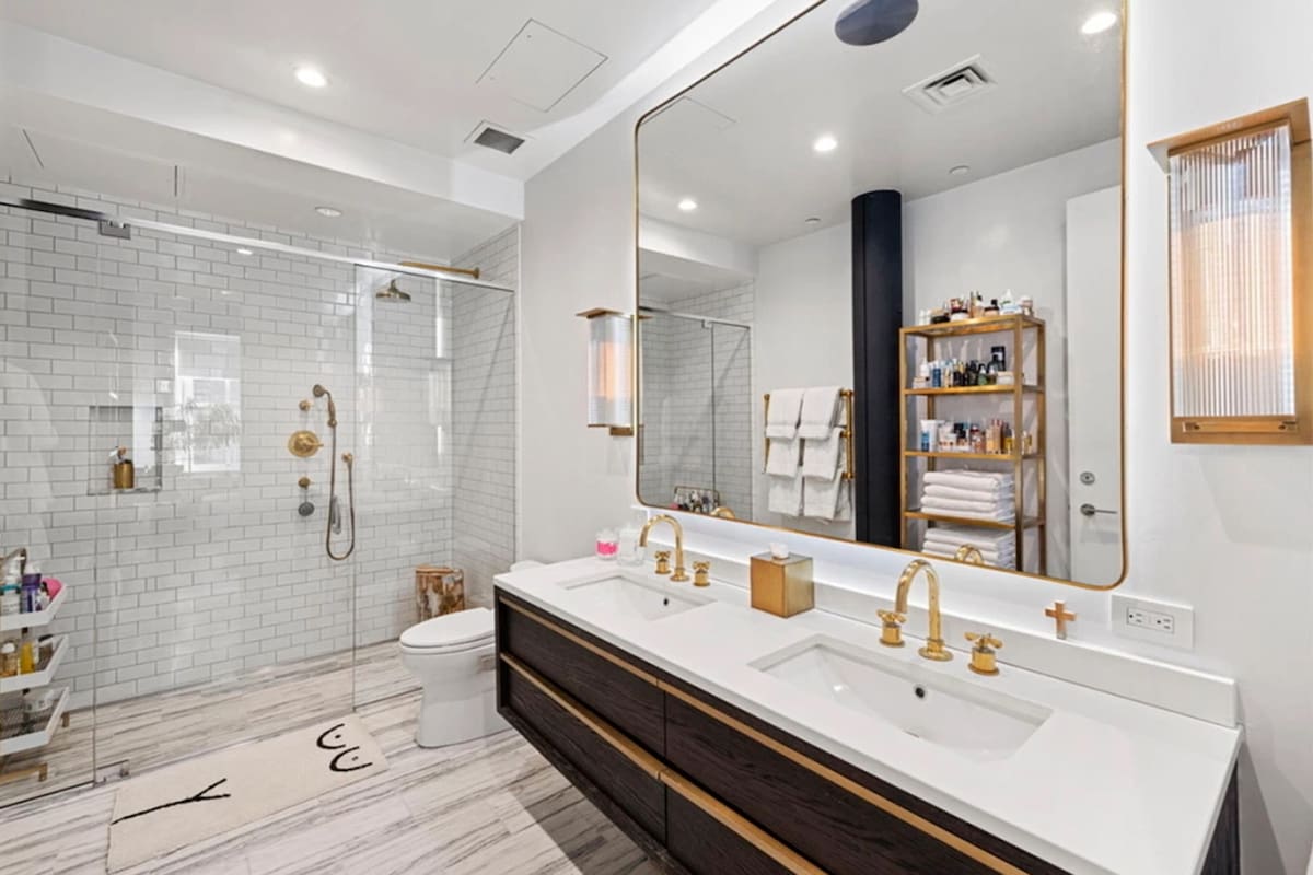Las mamparas: ¿comenzaron a perder protagonismo en el baño de las casas?