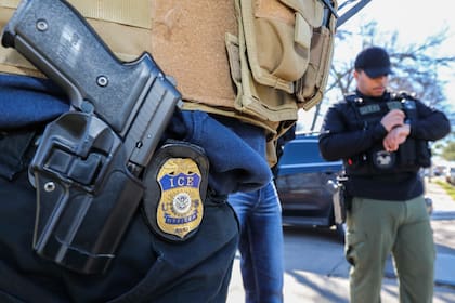 Las tarifas más recientes por la detención de migrantes en cárceles del condado oscilaban entre US$82 y US$120 por persona por día según los datos de los acuerdos con el ICE