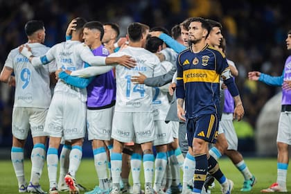 Leandro Paredes se lamenta durante el Encuentro entre Boca Juniors y Belgrano de Cordoba por la fecha 13 del Torneo Clausura 2025. En el estadio Alberto J. Armando, el 18 de octubre de 2025.