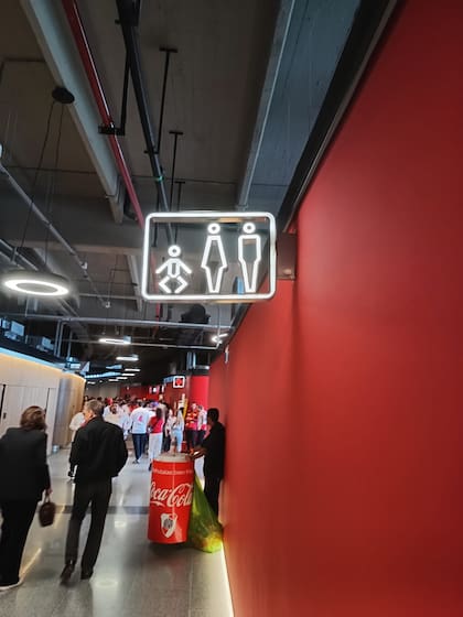 Los baños incluyen cambiadores para niños