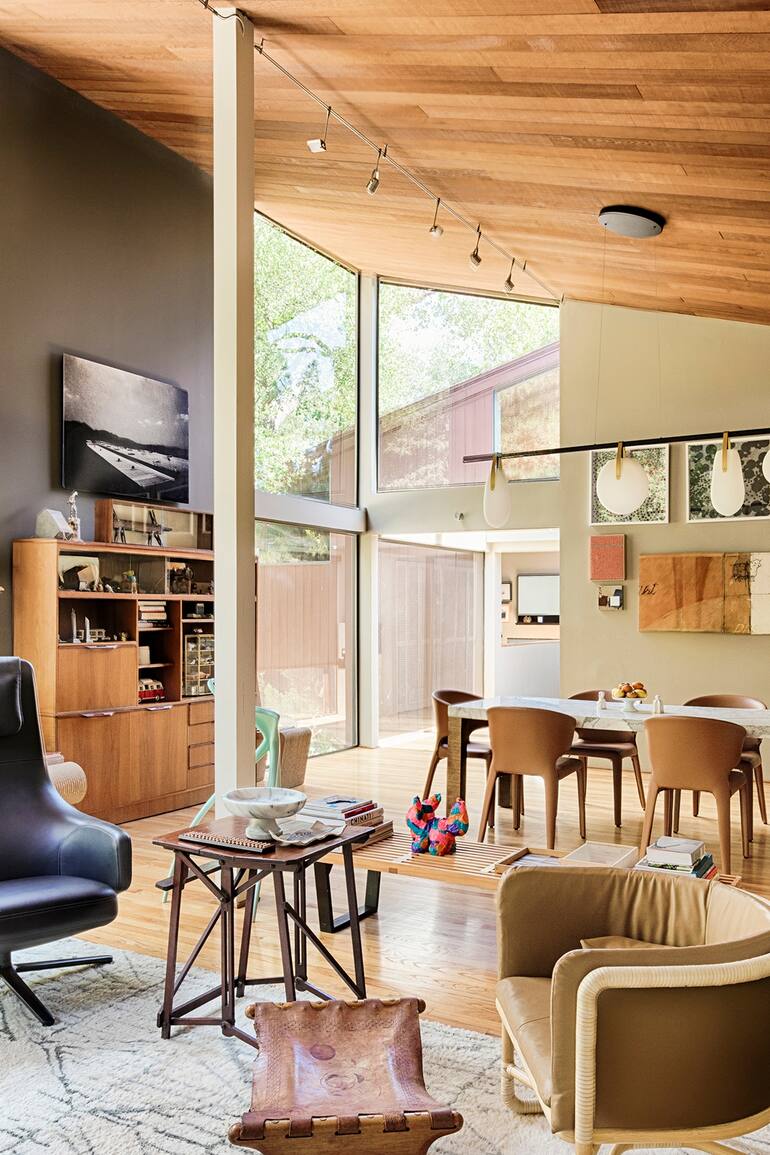 Los llevamos a conocer la casa de Primo Orpilla y Verda Alexander, creadores de Studio O+A. Un espacio en todo de acuerdo con su convicción de que hábitat = fuente de estímulo e inspiración.