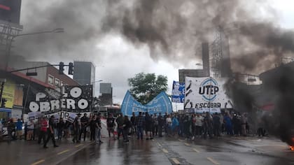 Los manifestantes, en la zona de Puente Saavedra
