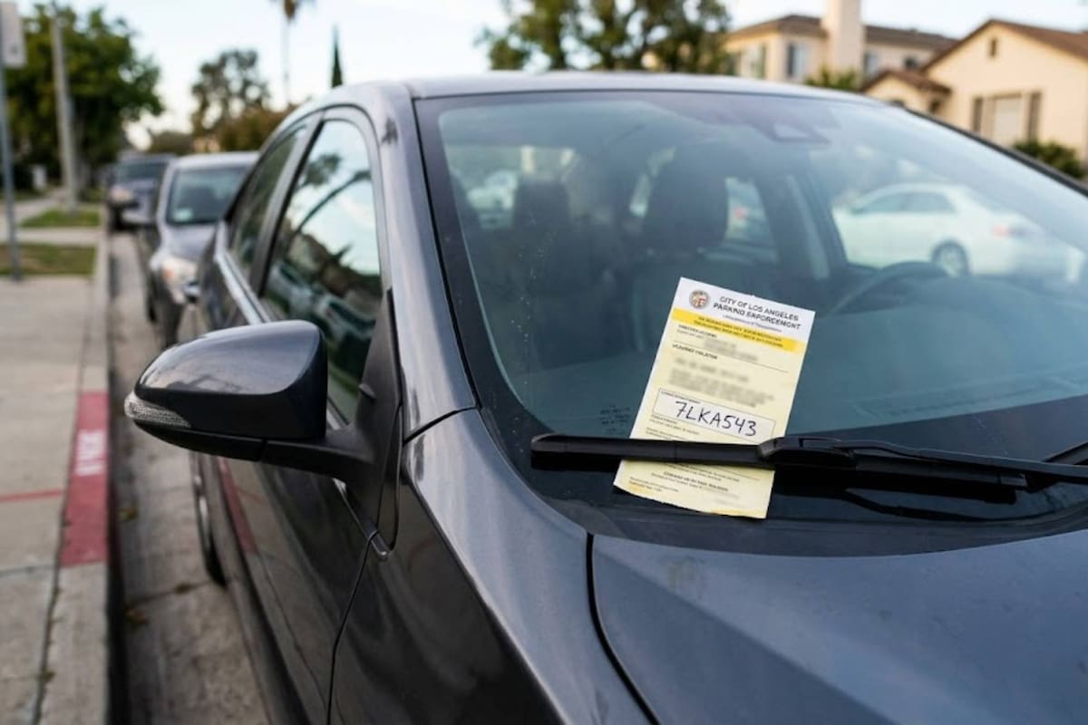 Los requisitos obligatorios que los conductores de California deben cumplir para completar la renovación de la matrícula vehicular