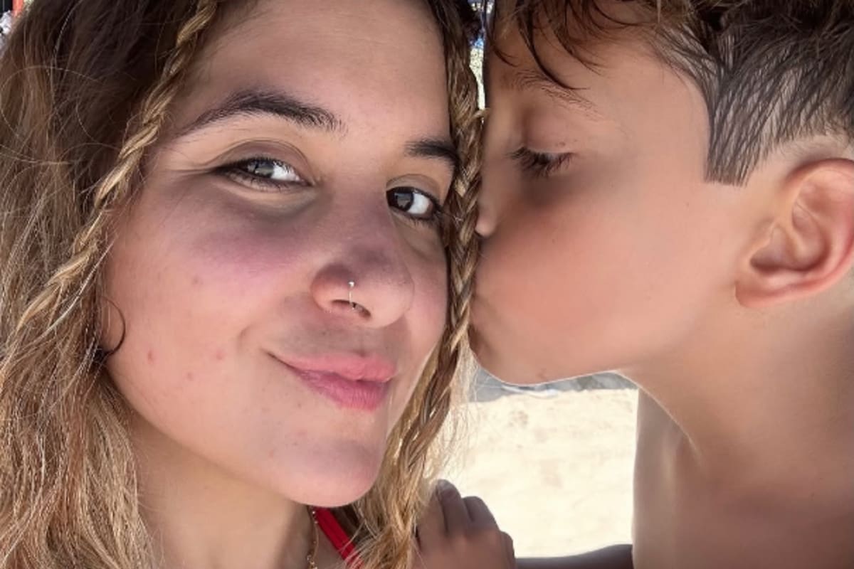 Lucas Gámez junto a su madre Blanca Martínez