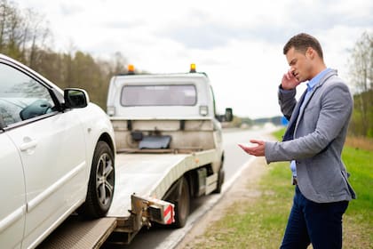 La AB 987 limita los costos de remolque y almacenamiento de autos en California