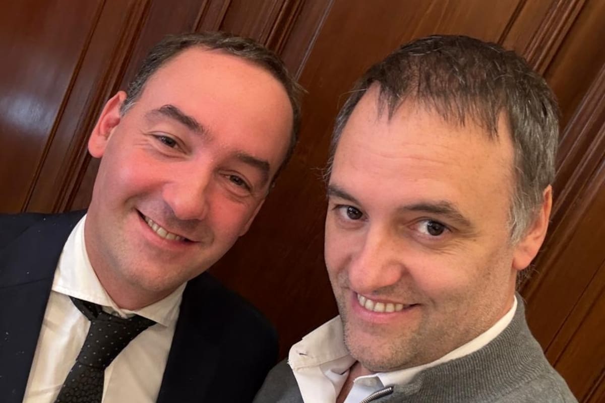 Manuel Adorni, junto a su hermano Francisco