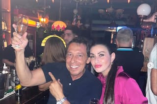 El empresario que hizo el mismo gesto de mono por el que su hija fue acusada en Brasil