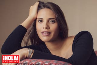 Es la hija de una famosísima ex modelo, se dedica al protocolo y posa a un mes del nacimiento de su beba