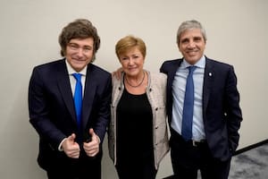 Luis Caputo anunció que la directora del FMI visitará la Argentina este mes