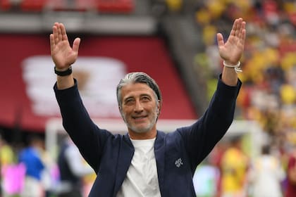 Murat Yakin, entrenador de Suiza, celebra luego de vencer a Colombia por penales en los octavos de final del Mundial 2026