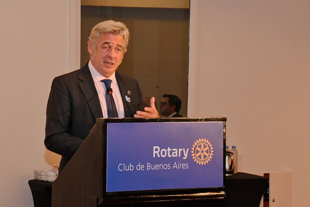 Nicolas Pino en el Rotary Club de Buenos Aires