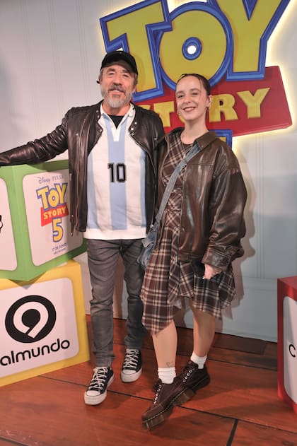 Pablo Granados en modo mundialista junto a su hija Mery