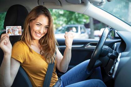 Para obtener una licencia de conducir de Florida por primera vez es necesario acudir a alguna de las oficinas
