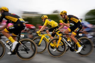 Pogacar gana en solitario la sexta etapa del Tour y recupera el maillot amarillo