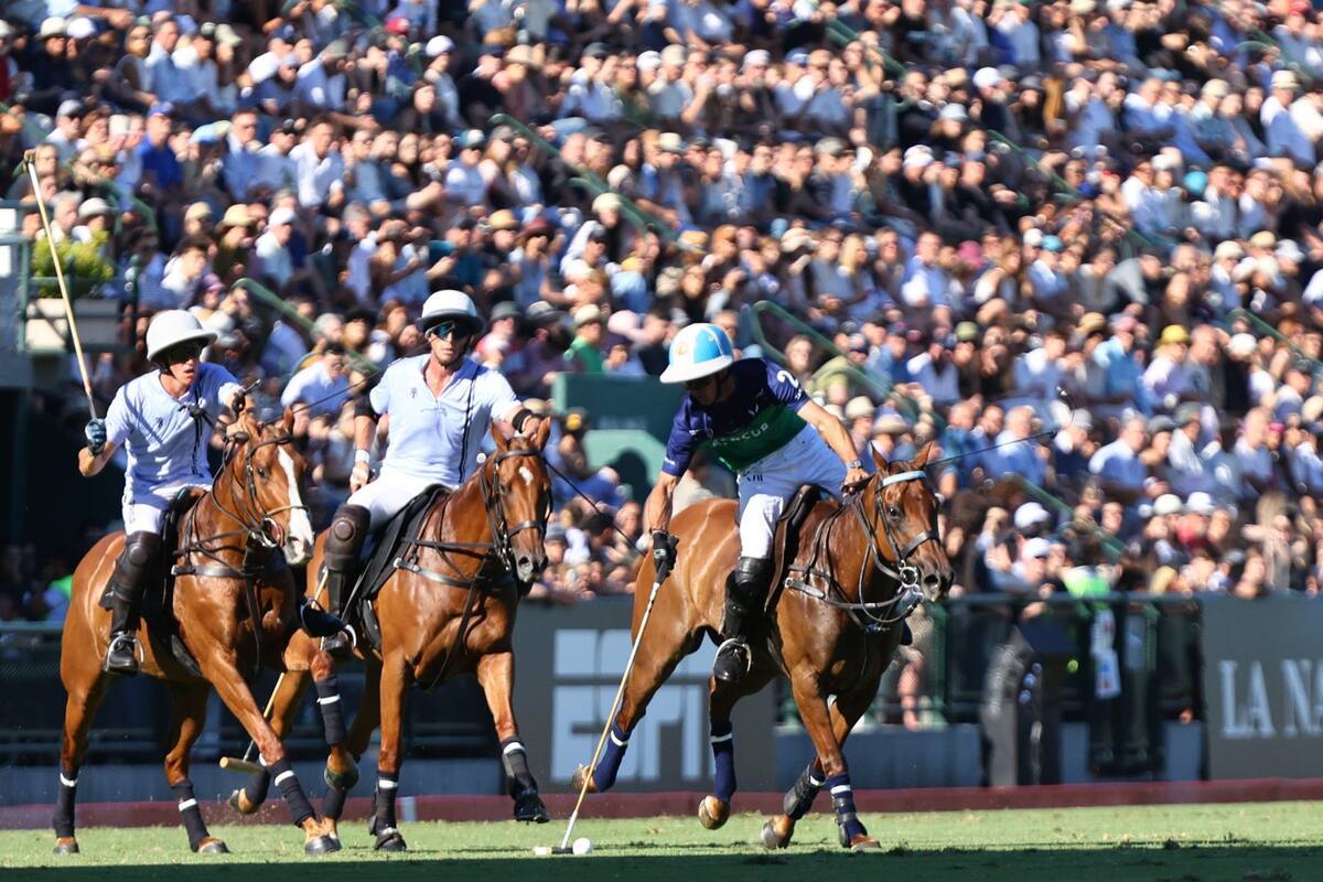 'Poroto' Cambiaso antecede a Teodoro Lacau y Alfredo Bigatti; las plateas B y A estuvieron casi completas en Palermo, donde La Natividad-La Dolfina goleó a Los Machitos-El Refugio por 18-6 en el Campeonato Argentino Abierto.