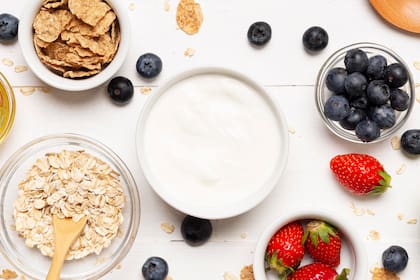 Posterior al partido combinaciones como un yogur con cereales ayudan a estimular la síntesis de proteínas, favorecer el crecimiento muscular y la adaptación al entrenamiento