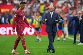 Un reemplazante "copero" y los 12 entrenadores que se fueron durante el Mundial