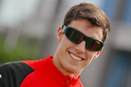 Santiago Beltrán, con los lentes estroboscópicos en una rutina de la pretemporada de River en Estados Unidos.