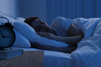 Si se tiene flexibilidad en la jornada laboral para posponer la alarma, los expertos coinciden en que es mejor programarla para que suene más tarde