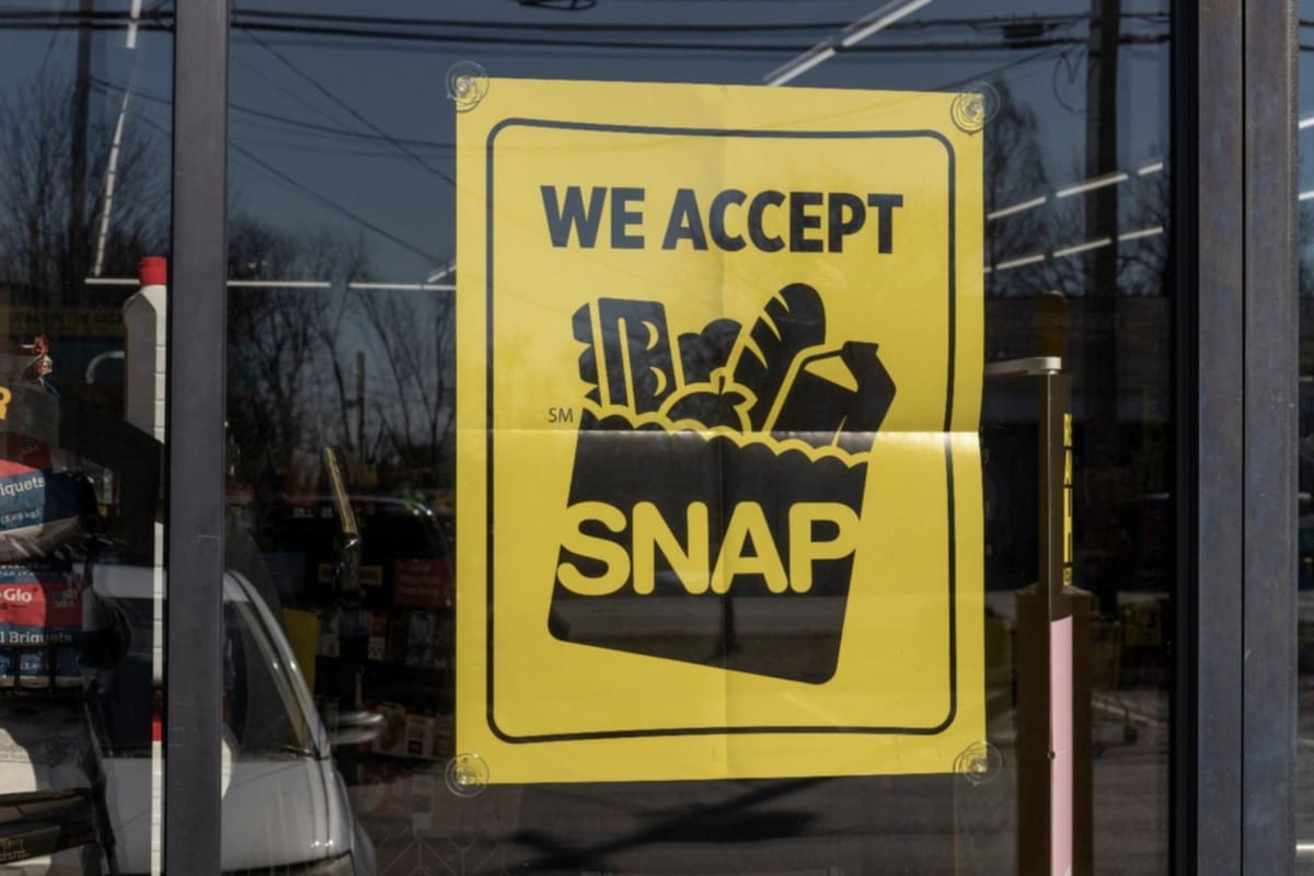 Todos los meses, los participantes de SNAP reciben dinero en sus tarjetas de Transferencia Electrónica de Beneficios (EBT) y pueden utilizaron en las tiendas autorizadas (Archivo)