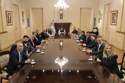 Tras participar del Tedeum por el Día de la Independencia en la Catedral Metropolitana de Buenos Aires, el presidente Javier Milei encabezó una reunión de Gabinete en Casa Rosada.