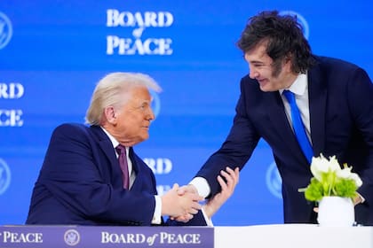 Trump saluda a Milei, en Davos