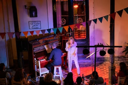 Un show de tangos de Amelita Baltar