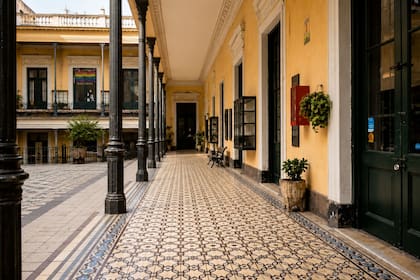 Uno de los tres patios de la casona de los Ezeiza completamente restaurado